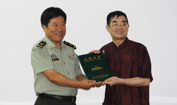 宣紙刺繡毛主席詩詞《沁園春·雪》捐贈軍事博物館