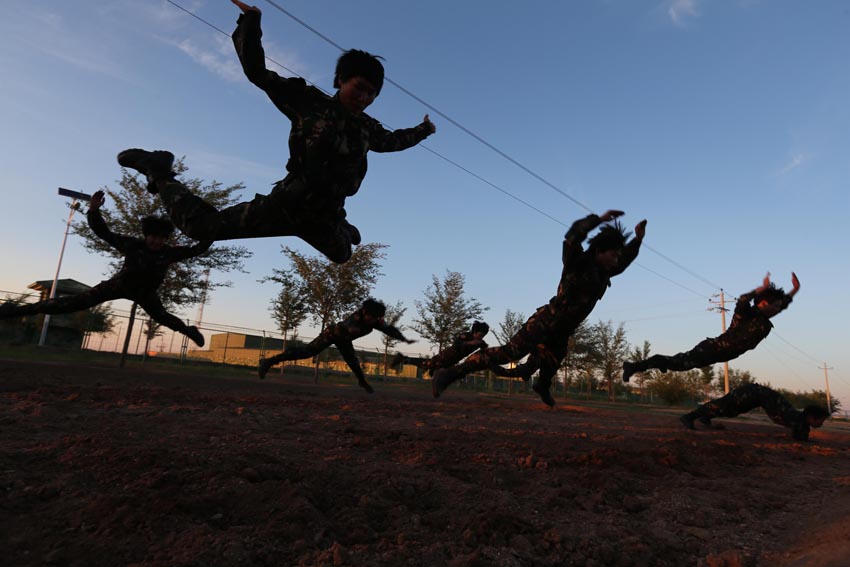 高清：我陸軍首支女子特戰連訓練剪影
