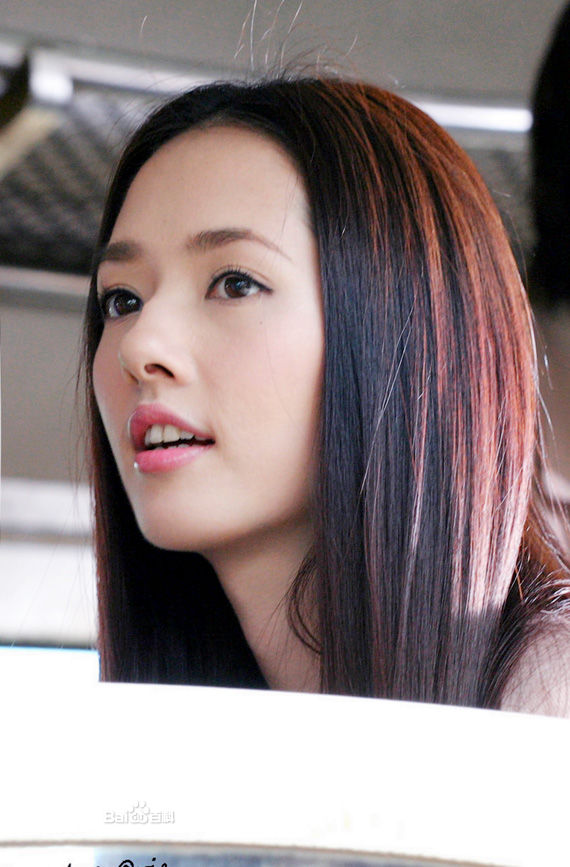 當紅混血女星美貌氣質大PK