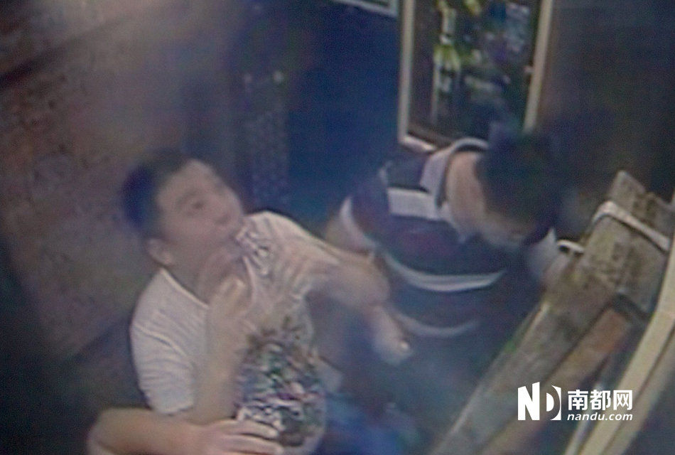 深圳上行電梯21樓急墜4樓 多人被困受傷