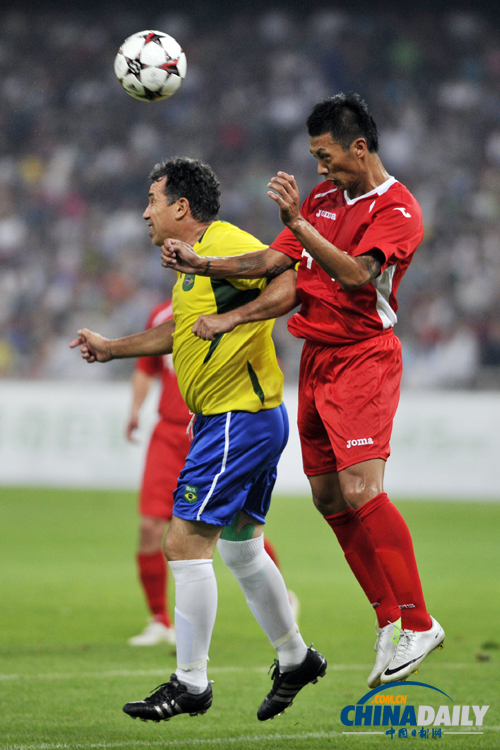 友誼賽：中國元老憾負巴西傳奇巨星