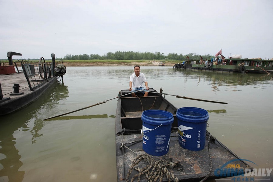 安徽蒙城：干旱致渦河蒙城閘斷航 千余貨船被困