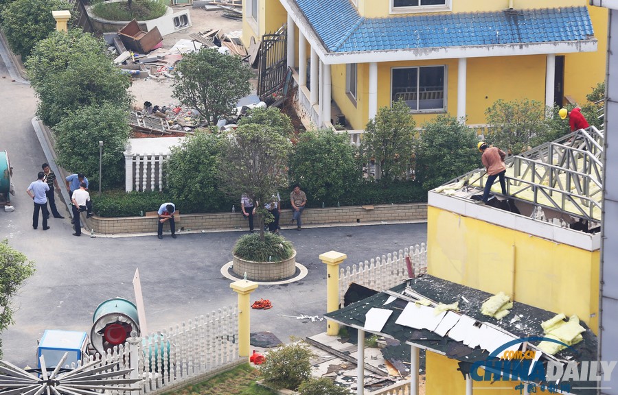 湖南衡陽樓頂25棟違建別墅開拆