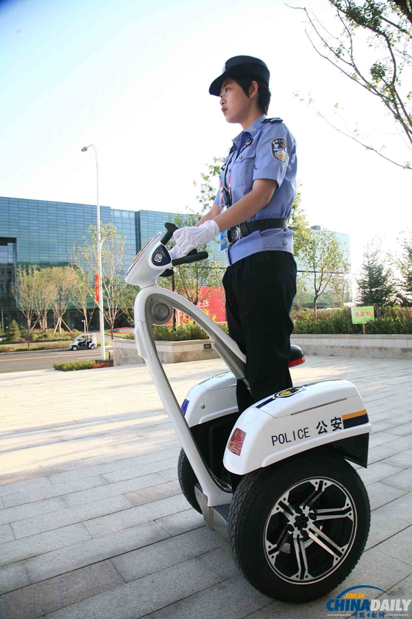 沈陽(yáng)：新型警用電動(dòng)巡邏車在全運(yùn)村上崗