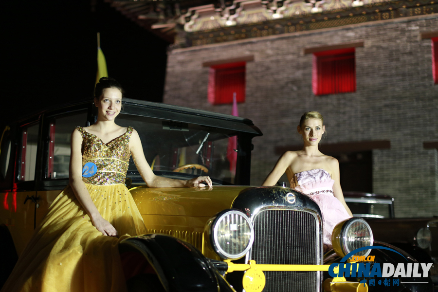 中國（大同）國際汽車文化節開幕 美女車模爭奇斗艷
