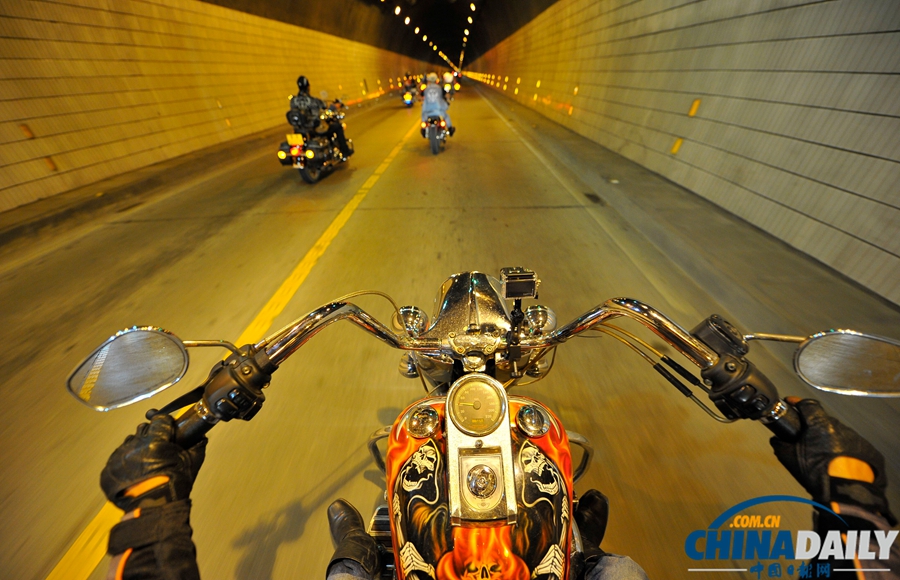 湖南張家界：200名哈雷騎士“騎”聚武陵源世界自然遺產地