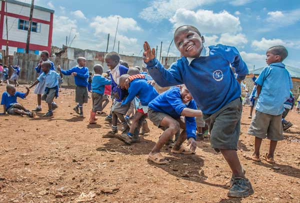 “黑攝會(huì)”的五彩世界：中國(guó)攝影師在非洲