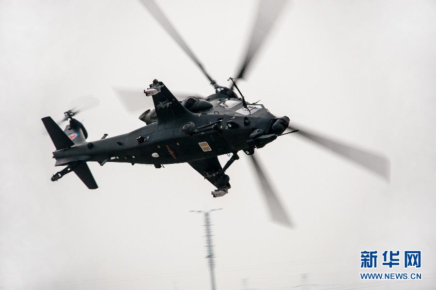 解放軍陸航部隊(duì)“風(fēng)雷”飛行表演隊(duì)全家福曝光