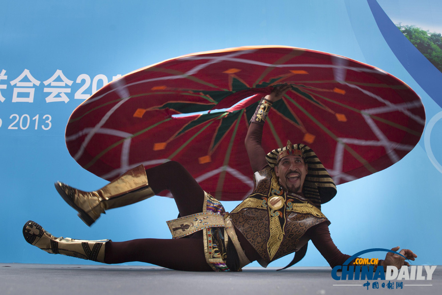 世界旅游城市聯合會會員城市北京巡展 異國風情涌動王府井