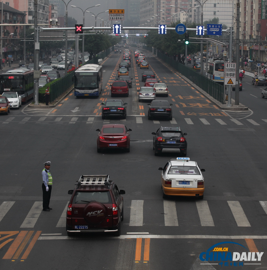 北京首條“潮汐車道”正式開通
