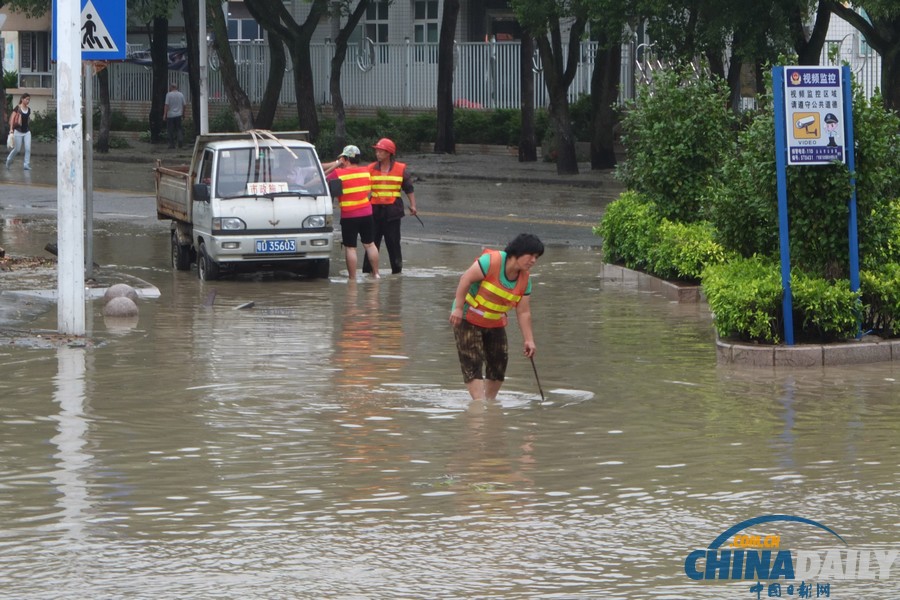 廣東汕頭：臺風“天兔”致海水倒灌城區(qū)