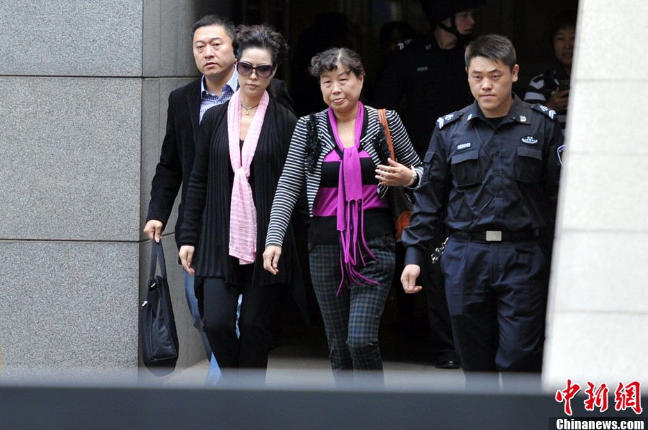 李某某等五人強奸案一審宣判 李某某獲刑10年