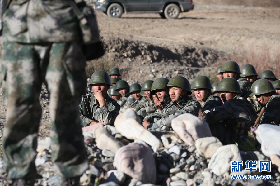 直擊解放軍萬人千車陸空協同高原大對抗