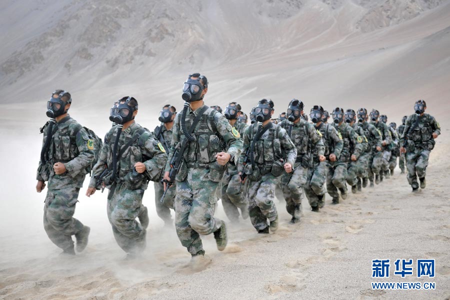 直擊解放軍萬人千車陸空協(xié)同高原大對抗