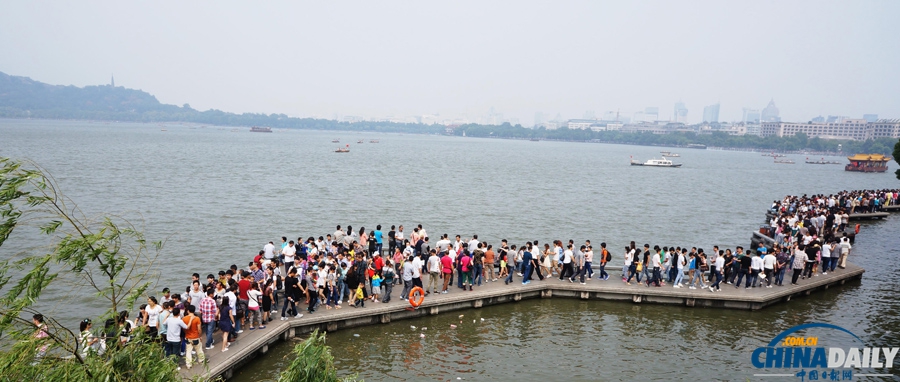 杭州西湖景區游客“井噴” 人氣爆棚