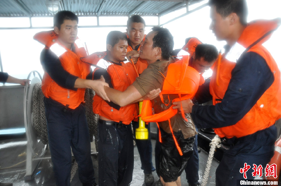 中國海軍西沙搜救遇險漁民畫面曝光