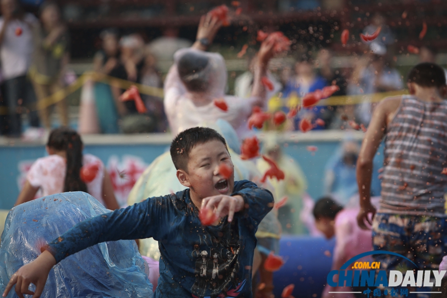 長沙世界之窗舉行西紅柿大戰