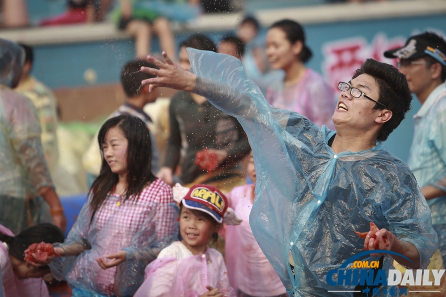 長沙世界之窗舉行西紅柿大戰