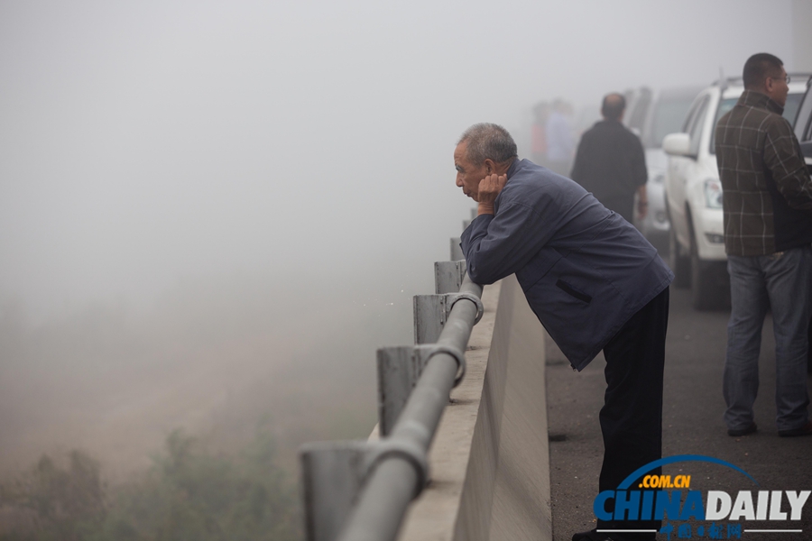 榮烏高速山東省濰坊段因大霧發生車禍