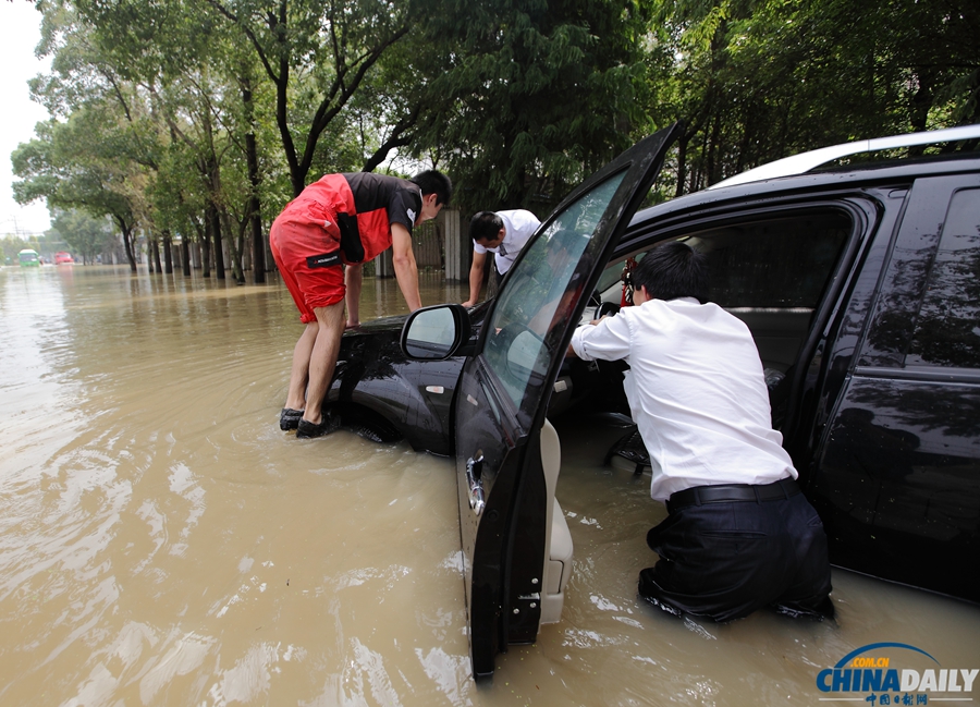 浙江桐鄉(xiāng)：臺(tái)風(fēng)“菲特”過(guò)境 水災(zāi)嚴(yán)重