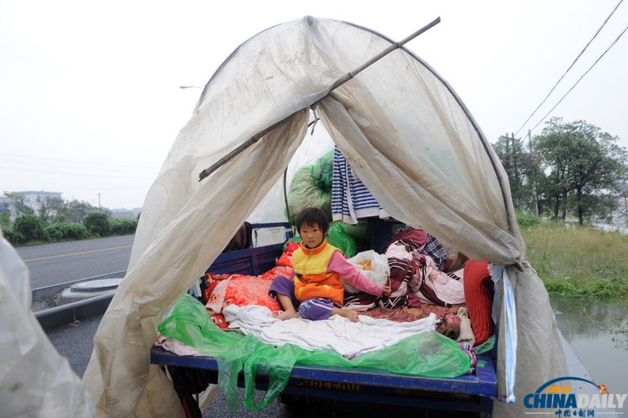 浙江余姚被洪水圍困 遭遇64年來(lái)最大降雨量