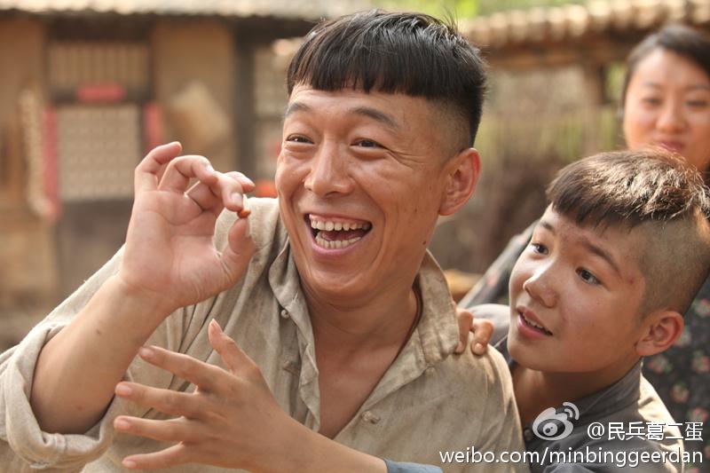 軍報痛批戰(zhàn)爭劇中“痞子變英雄”：從崇高到卑微