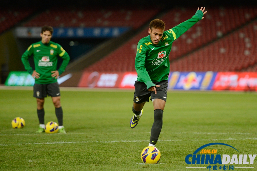 巴西國(guó)家隊(duì)鳥巢采場(chǎng)訓(xùn)練 輕松備戰(zhàn)贊比亞