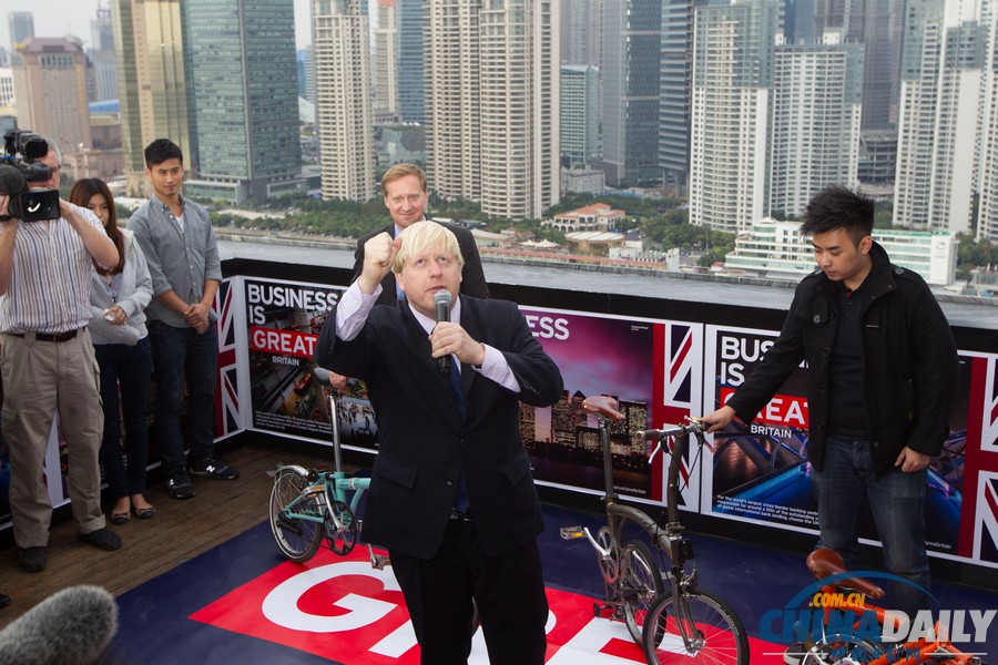 倫敦市長約翰遜騎自行車與中外媒體見面