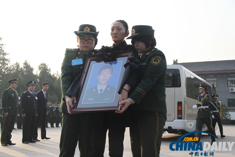 北京2名殉職消防員追悼會在八寶山舉行