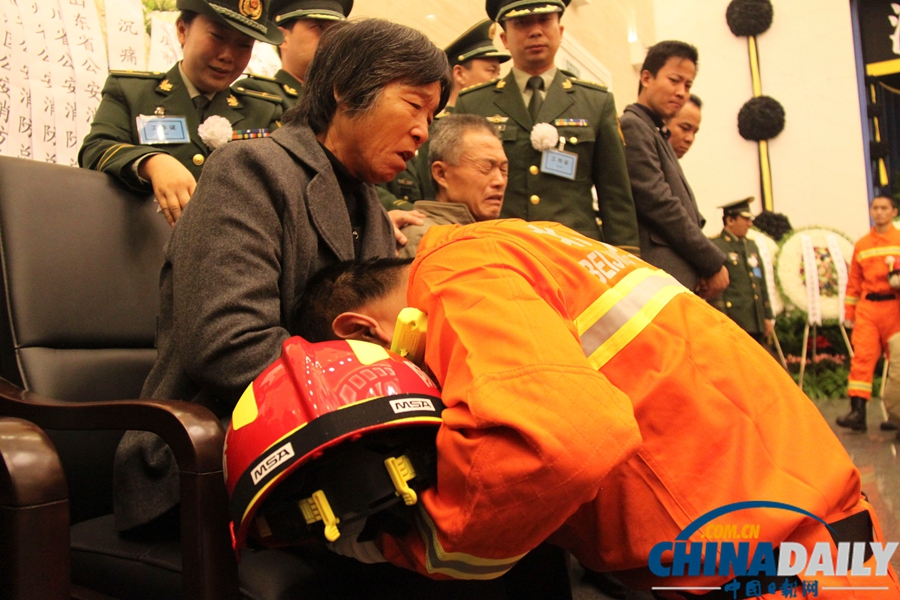 北京2名殉職消防員追悼會(huì)在八寶山舉行