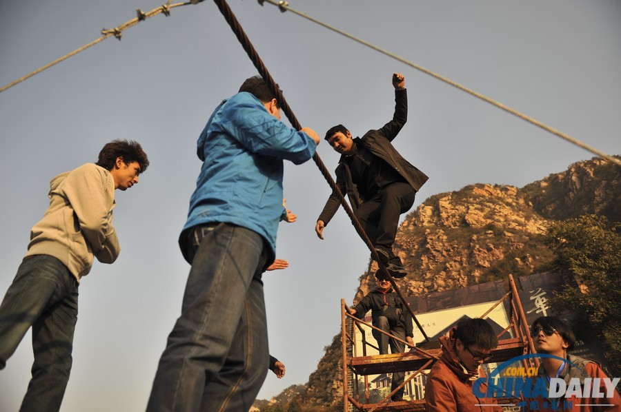 天津：阿迪力為挑戰高空跨長城試走