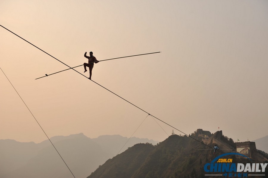 天津薊縣：阿迪力黃崖關成功跨越長城