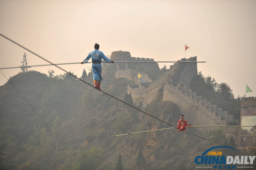 天津薊縣：阿迪力黃崖關成功跨越長城