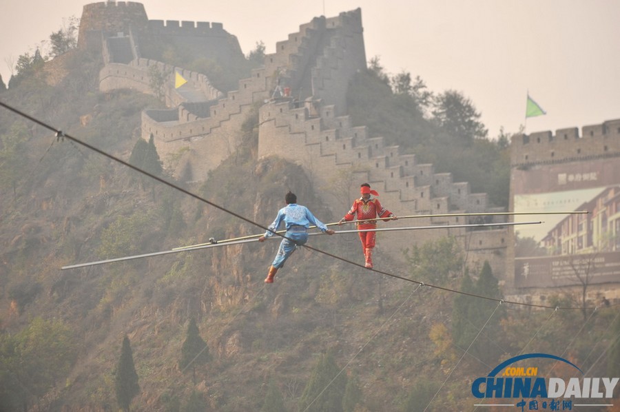 天津薊縣：阿迪力黃崖關成功跨越長城