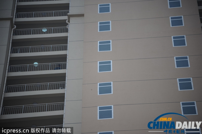 青島一經適房小區墻體上畫假窗 遭網友調侃“神筆馬良”