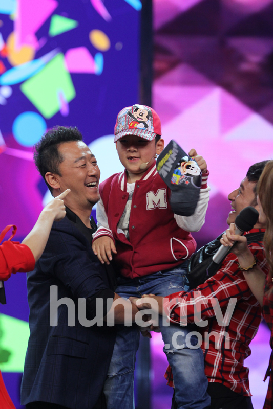 《爸爸去哪兒》萌娃鬧“大本營(yíng)”