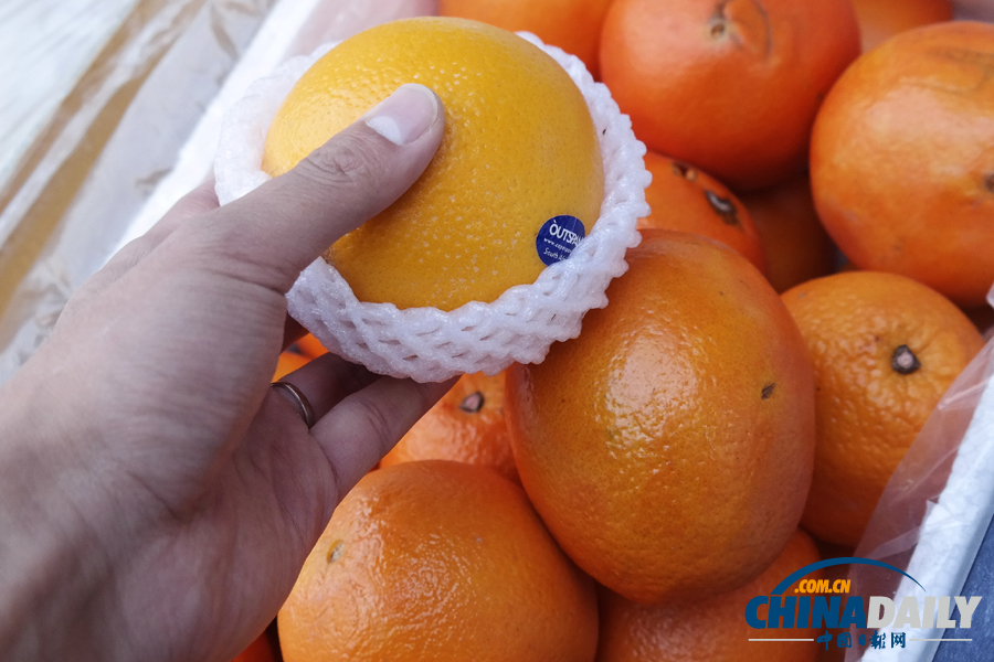 “催熟染色”臍橙驚擾水果市場