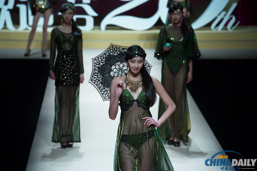 中國時裝周上演性感內衣秀