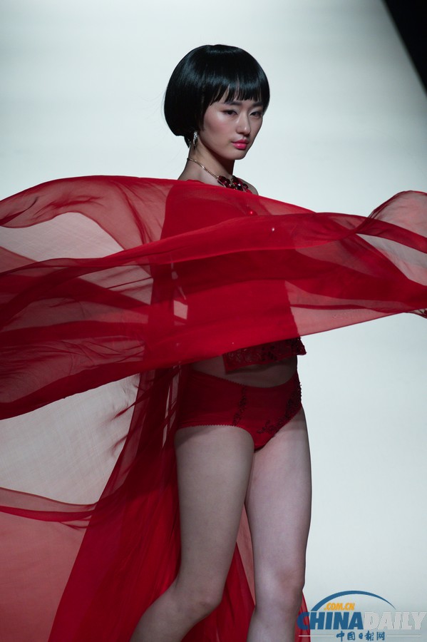 中國時裝周上演性感內衣秀