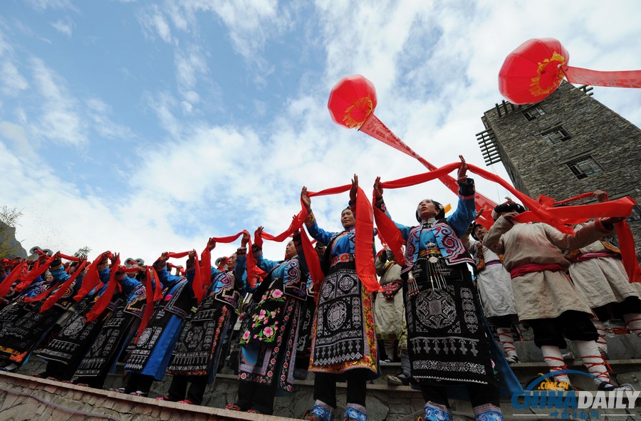 四川理縣羌寨舉行“花兒納吉”賽歌節(jié) 歡慶羌歷新年