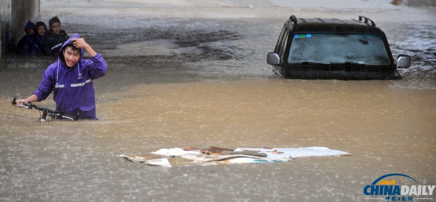 臺風“海燕”襲廣西 南寧普降暴雨