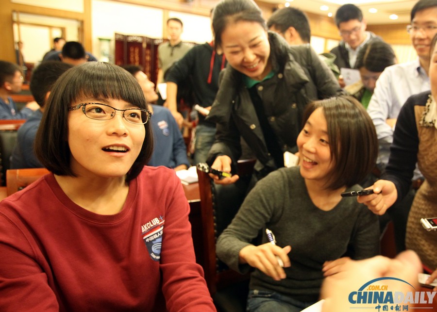 第二批六名潛航員學員正式亮相 包括2名女性