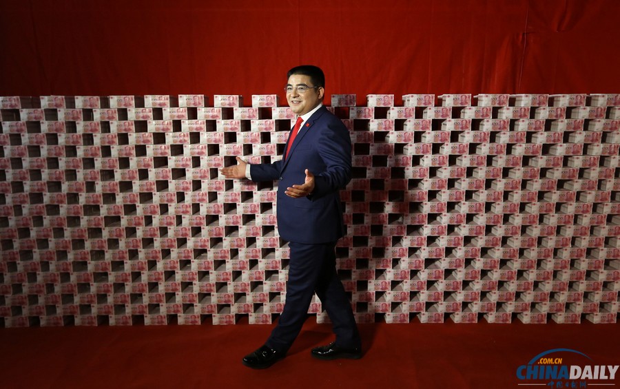 陳光標16噸鈔票助推經(jīng)濟普查引熱議