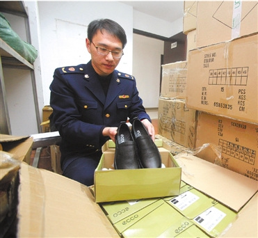 五星級酒店辦名牌特賣會 所售鞋子衣服均為假貨