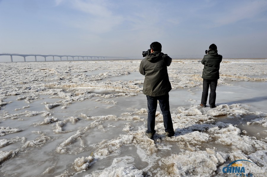 黃河山西永濟(jì)段出現(xiàn)冰封
