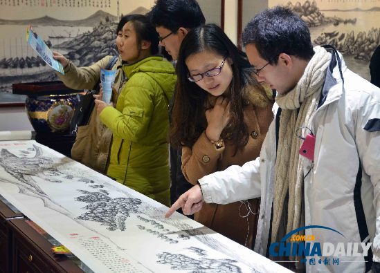 古稀老人舉辦“最愛秦皇島”國畫藝術展(組圖)