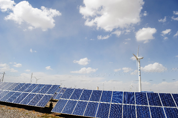 甘肅敦煌市大力開發(fā)“太陽光、自然風”，全力打造新能源產(chǎn)業(yè)基地