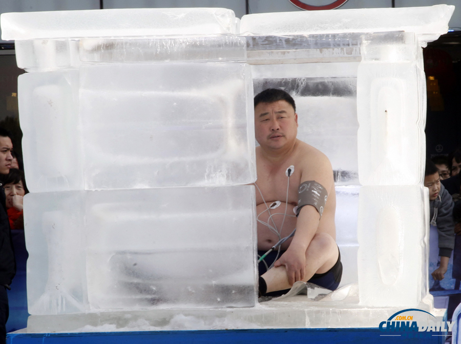 長沙舉辦“冰封活人48小時” 挑戰人類耐寒極限