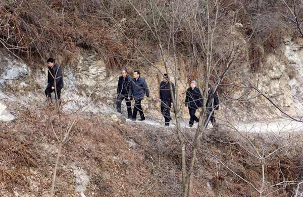 李克強(qiáng)與山村留守兒童父親通話囑平安