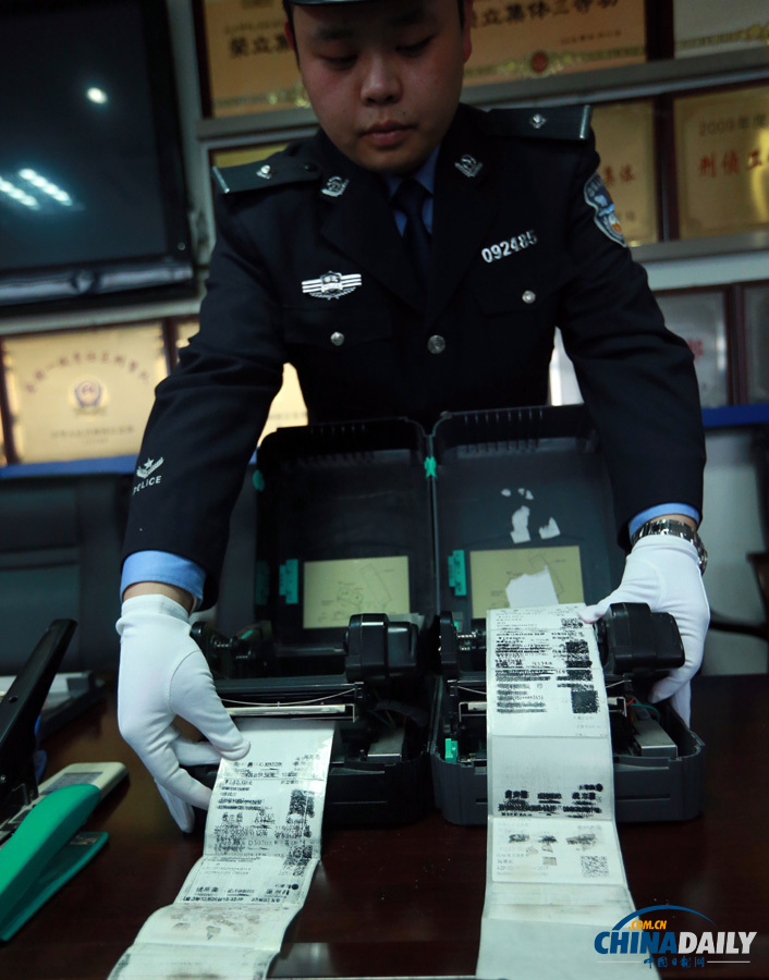 武鐵警方打掉家族式制售假票團(tuán)伙 繳獲假冒火車票空白票版12萬余張